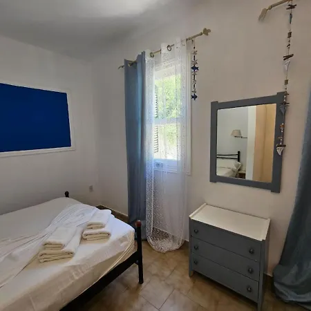 Corfu Glyfada Menigos 2-5 דירה *