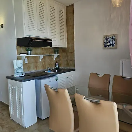 Corfu Glyfada Menigos 2-5 佩雷卡斯